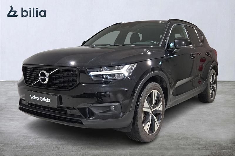 Svart Begagnad 2021 Volvo XC40 R-Design SUV | 329 000 kr (Marknadspris) - Bild 1/3