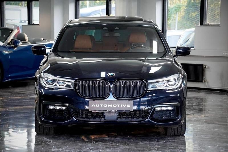 Begagnad BMW 750 M Sport 450 HK (330 kW) 2016 Svart Sedan