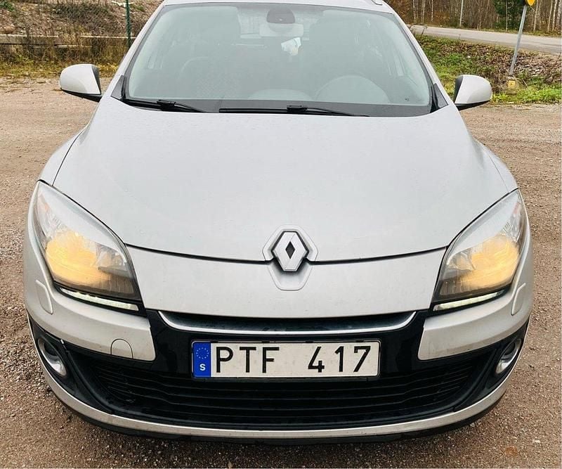 Silver Begagnad 2013 Renault Mégane GrandTour Kombi | 35 000 kr (Bra pris) - Bild 1/4