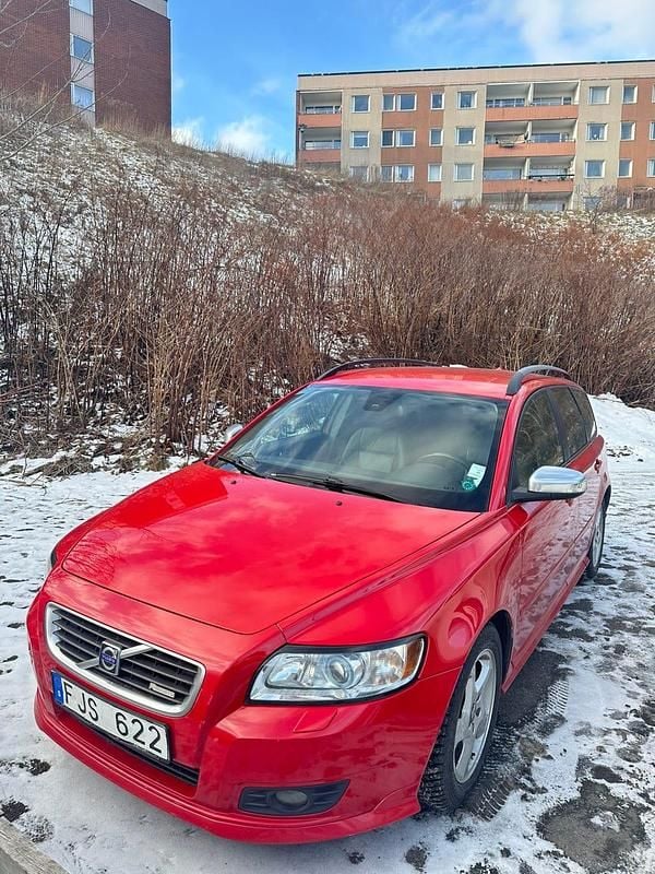 Röd Begagnad 2009 Volvo V50 Kombi | 59 000 kr (Marknadspris) - Bild 1/4