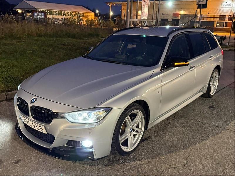 Silver Begagnad 2015 BMW 318 M Sport Kombi | 120 000 kr (Lite dyr) - Bild 1/4
