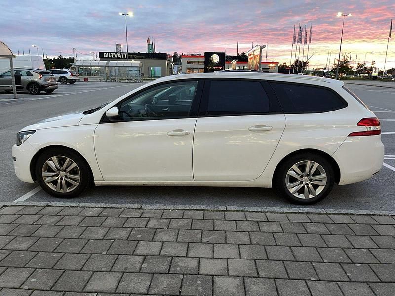Vit Begagnad 2015 Peugeot 308 Active Kombi | 59 500 kr - Bild 1/4