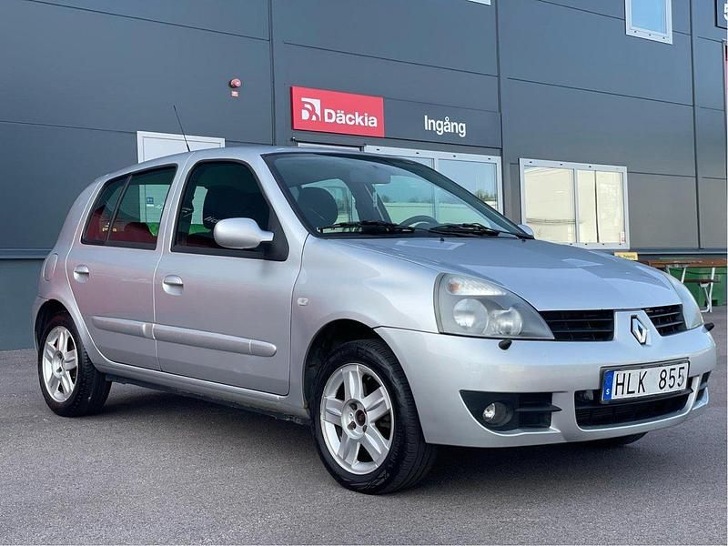 Silver Begagnad 2008 Renault Clio R.S. Halvkombi | 28 000 kr (Marknadspris) - Bild 1/4