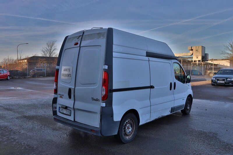 Begagnad Renault Trafic 115 HK (84 kW) 2007 Vit Minibuss