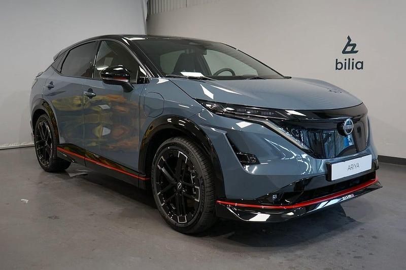 Stealth grey Ny 2025 Nissan Ariya Nismo SUV | 697 200 kr (Dyr) - Bild 1/4