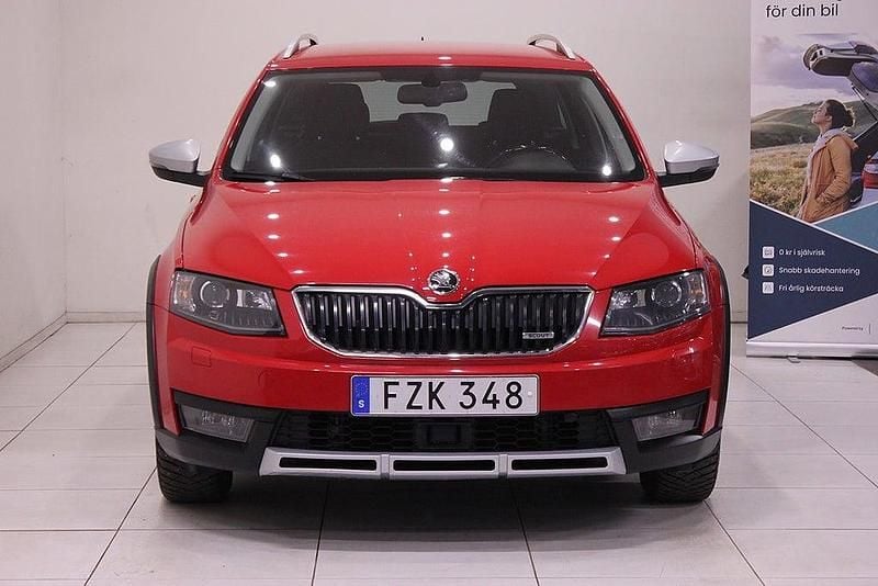 Begagnad Skoda Octavia Scout 184 HK (135 kW) 2015 Röd Kombi