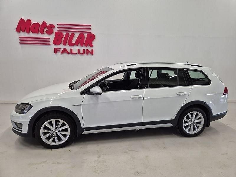 Vit Begagnad 2015 VW Golf Alltrack Kombi | 219 900 kr (Marknadspris) - Bild 1/4