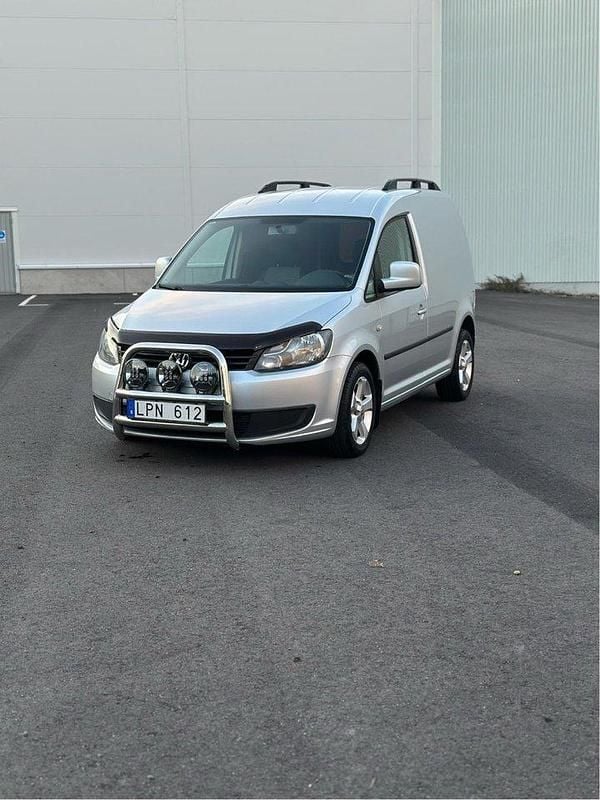 Silver Begagnad 2011 VW Caddy Minibuss | 70 000 kr (Marknadspris) - Bild 1/4