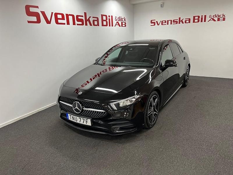 Svart Begagnad 2021 Mercedes A200 AMG Halvkombi | 269 000 kr (Marknadspris) - Bild 1/4