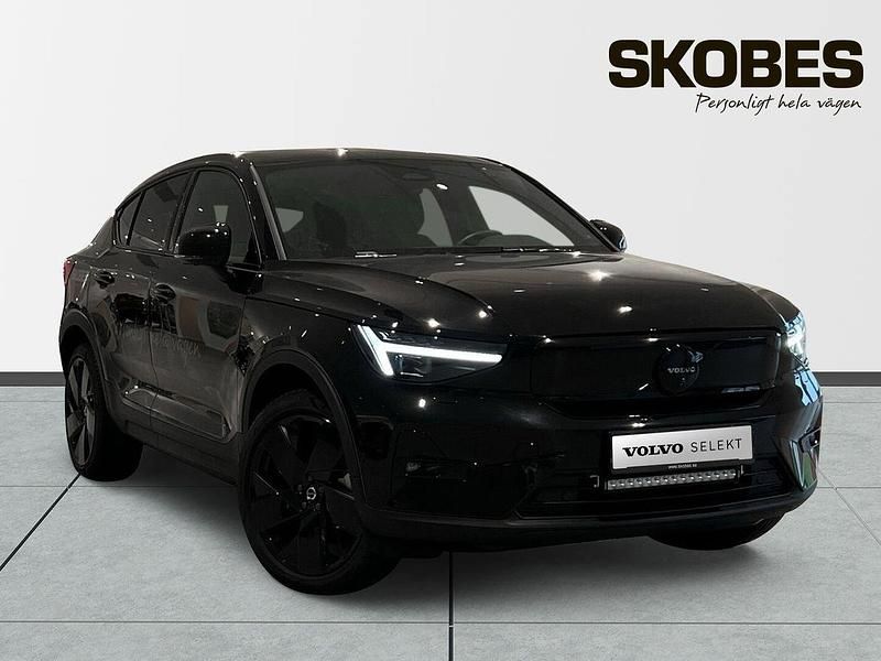 Svart Begagnad 2025 Volvo EC40 Performance SUV | 568 900 kr - Bild 1/3