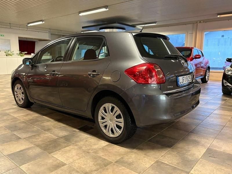 Begagnad Toyota Auris 124 HK (91 kW) 2007 Grå Halvkombi