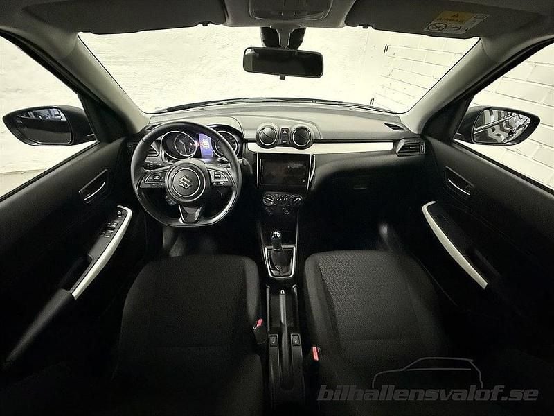 Begagnad Suzuki Swift 83 HK (61 kW) 2022 Svart (super black pearl metallic) Halvkombi