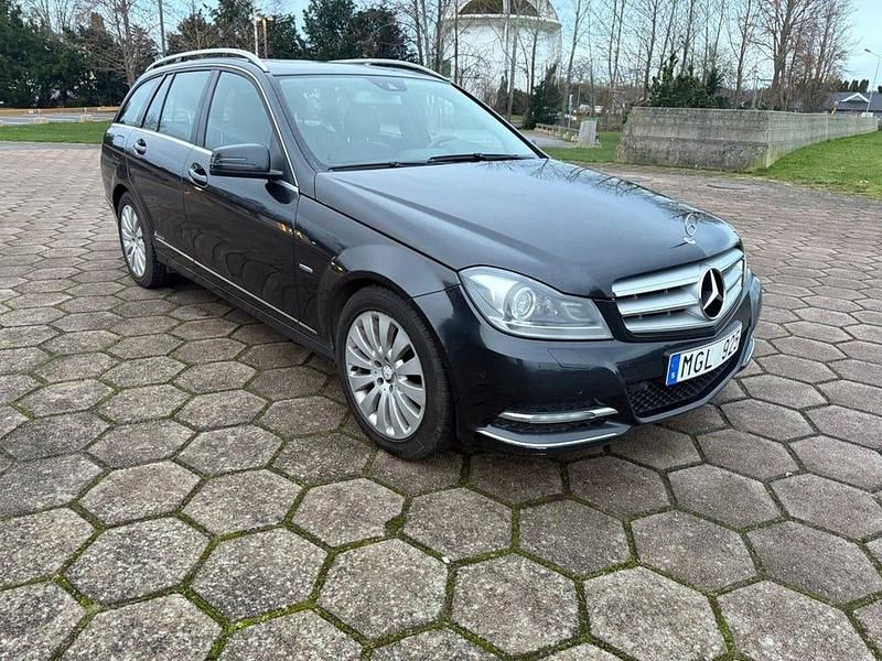 Begagnad Mercedes C250 Avantgarde 204 HK (150 kW) 2011 Svart Kombi