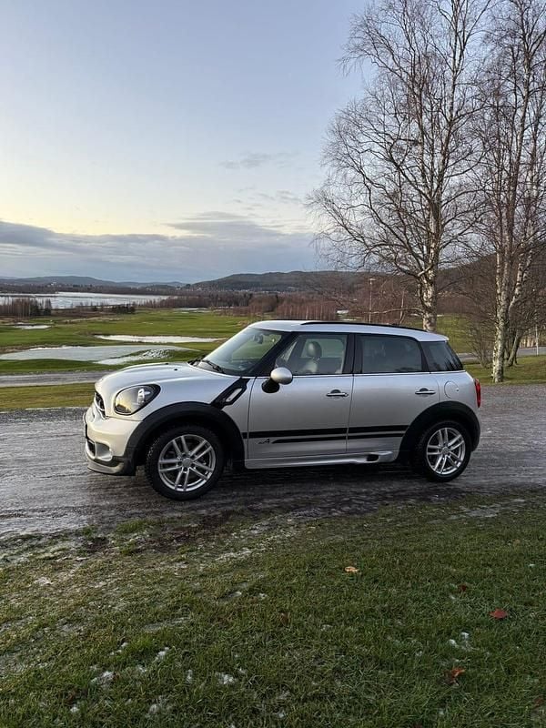 Grå Begagnad 2016 Mini Cooper S Countryman SUV | 179 900 kr (Marknadspris) - Bild 1/4