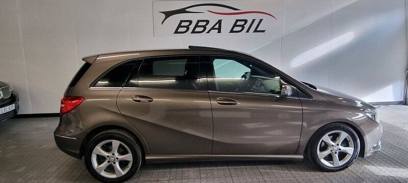 Grå Begagnad 2013 Mercedes B180 Minibuss | 79 900 kr (Marknadspris) - Bild 1/4