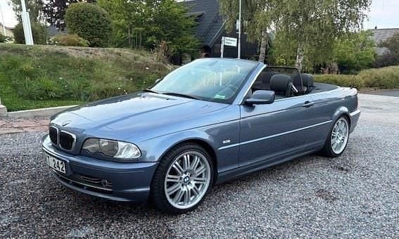 Blå Begagnad 2001 BMW 330 Cabriolet M Sport Cab | 105 000 kr (Marknadspris) - Bild 1/4