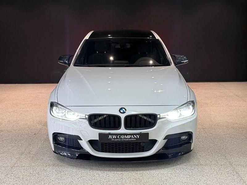Begagnad BMW 330 M Performance 252 HK (185 kW) 2016 Vit Sedan