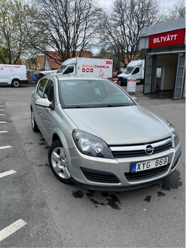 Grå Begagnad 2006 Opel Astra Halvkombi | 30 000 kr (Marknadspris) - Bild 1/4