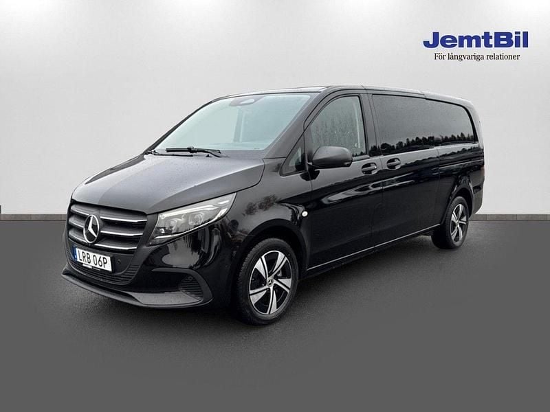 Obsidiansvart metallic Ny 2025 Mercedes Vito Minibuss | 798 750 kr - Bild 1/4