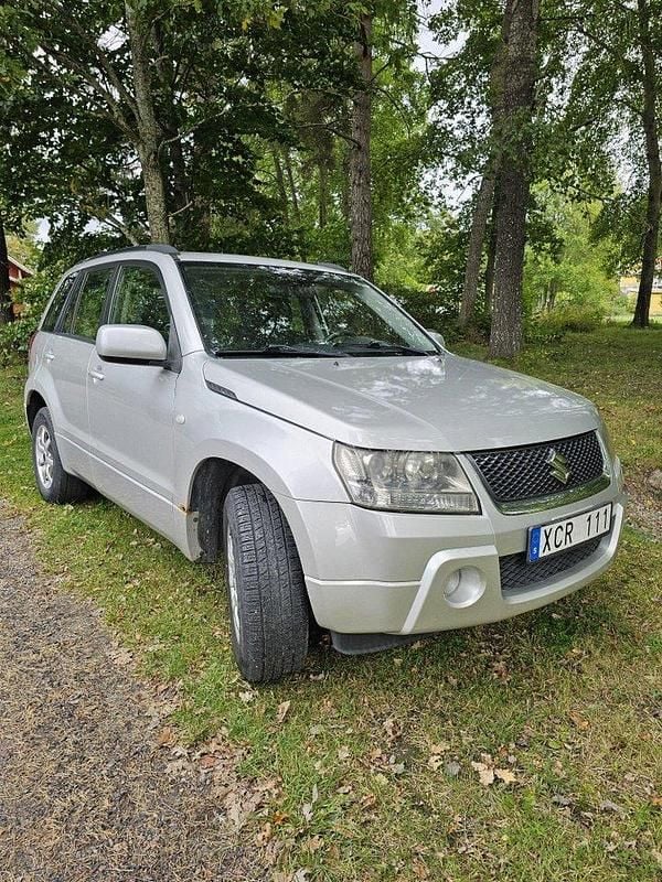 Silver Begagnad 2006 Suzuki Grand Vitara SUV | 37 000 kr (Superpris) - Bild 1/4