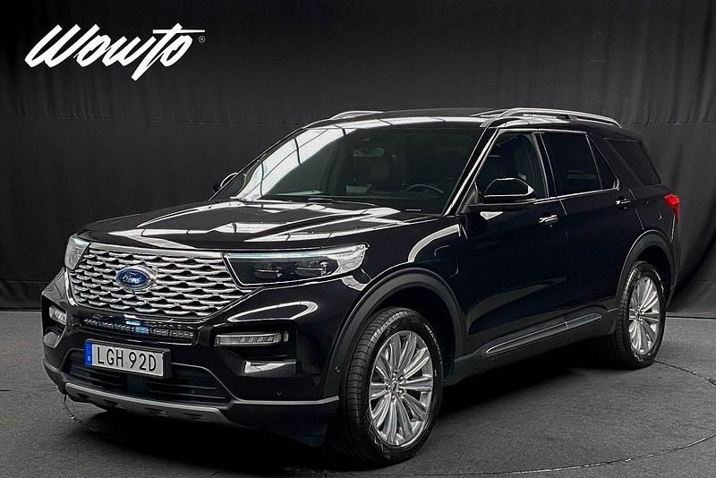 Svart (agate black metallic) Begagnad 2021 Ford Explorer Platinum SUV | 449 800 kr (Bra pris) - Bild 1/3