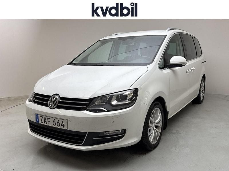 Vit Begagnad 2018 VW Sharan Minibuss | 199 800 kr (Superpris) - Bild 1/3