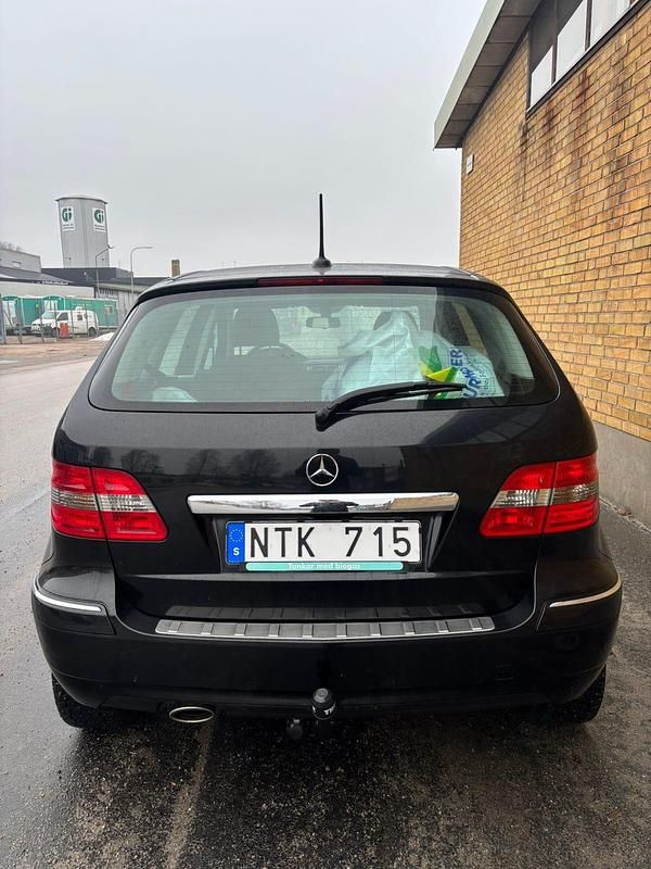 Begagnad Mercedes B180 116 HK (85 kW) 2011 Minibuss