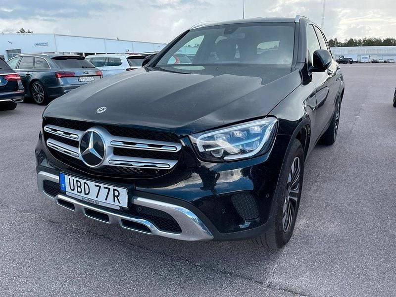 Svart Begagnad 2021 Mercedes GLC300 Edition Sedan | 395 000 kr (Marknadspris) - Bild 1/2