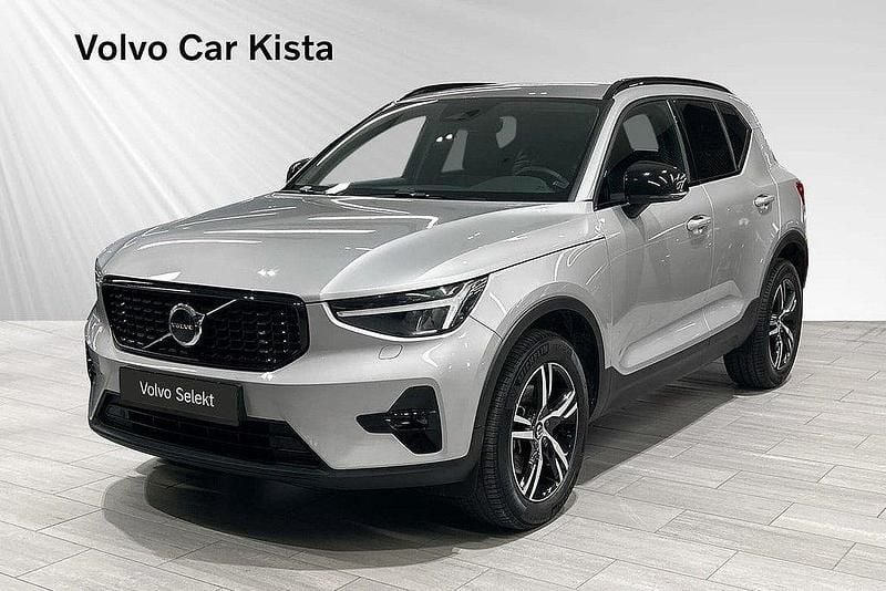 Silver Begagnad 2024 Volvo XC40 Plus SUV | 399 900 kr (Lite dyr) - Bild 1/3