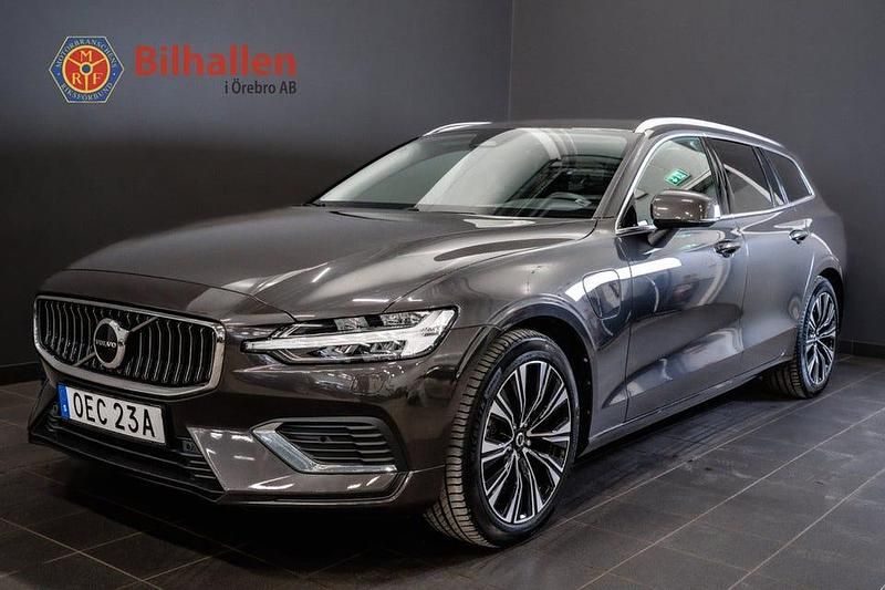 Grå Begagnad 2023 Volvo V60 Core Kombi | 389 000 kr - Bild 1/4