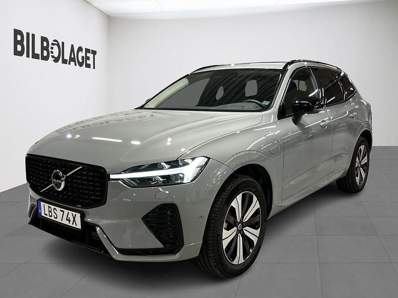 Grå Begagnad 2024 Volvo XC60 Plus SUV | 569 800 kr (Marknadspris) - Bild 1/4