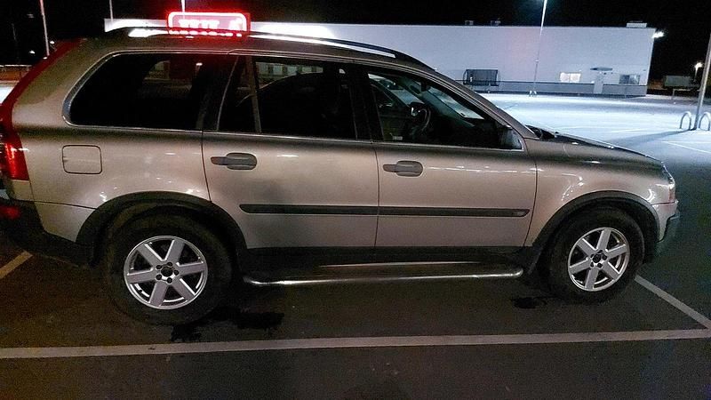 Brun Begagnad 2004 Volvo XC90 Standard SUV | 25 269 kr - Bild 1/1