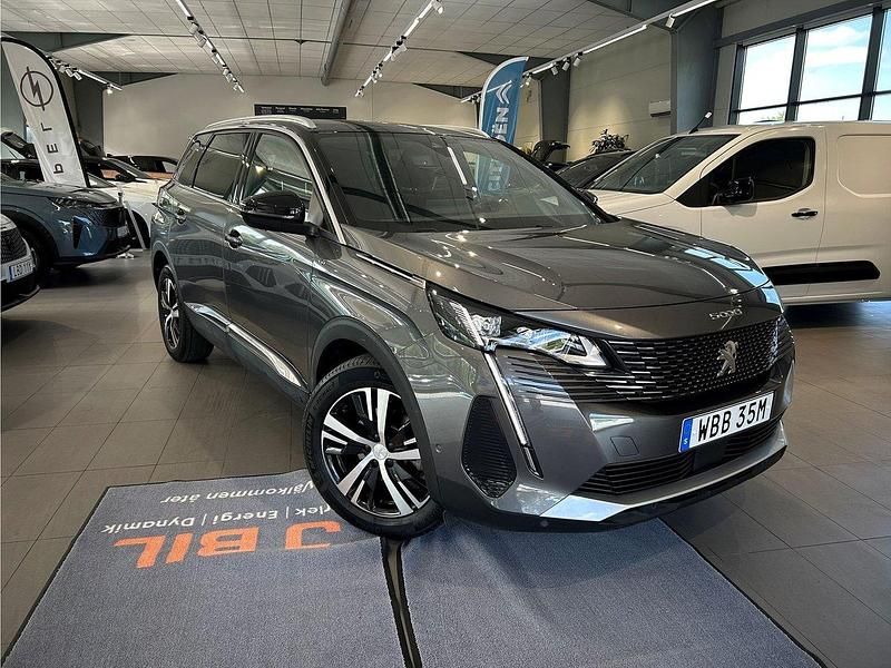 Grå Begagnad 2023 Peugeot 5008 GTi Minibuss | 329 900 kr (Marknadspris) - Bild 1/4