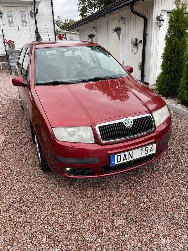 Röd Begagnad 2007 Skoda Fabia Halvkombi | 29 900 kr (Bra pris) - Bild 1/4