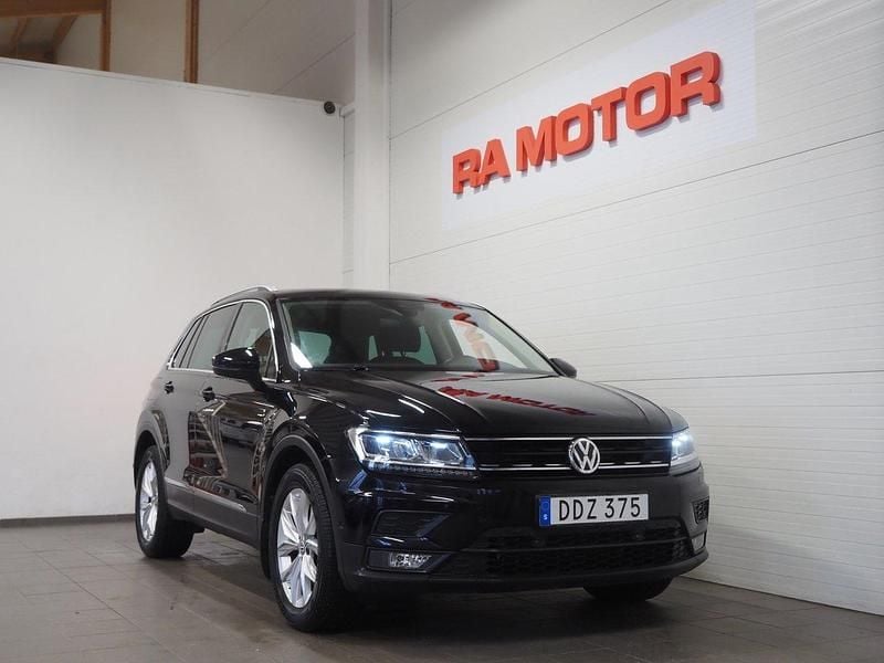 Svart Begagnad 2018 VW Tiguan SUV | 219 900 kr (Bra pris) - Bild 1/4