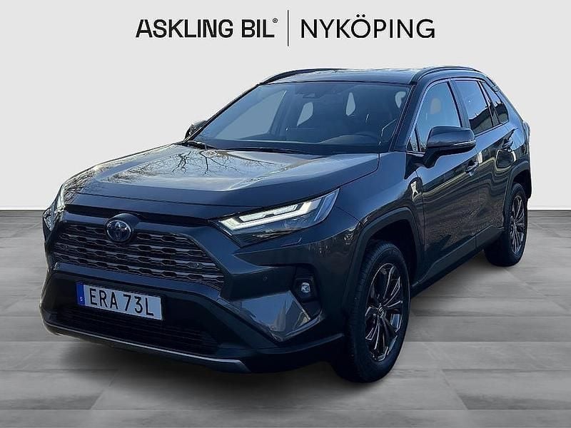 Mörkgrå Begagnad 2024 Toyota RAV4 Hybrid Executive SUV | 469 000 kr (Marknadspris) - Bild 1/4