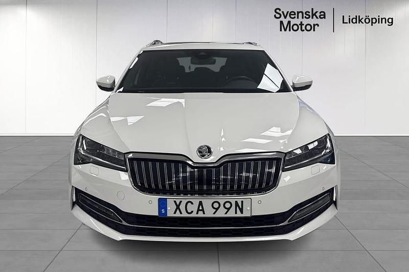 Begagnad Skoda Superb LAURIN & KLEMENT 220 HK (161 kW) 2021 Vit Kombi