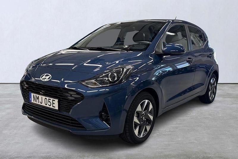 Blå Ny 2024 Hyundai i10 Advanced Halvkombi | 159 900 kr (Marknadspris) - Bild 1/4