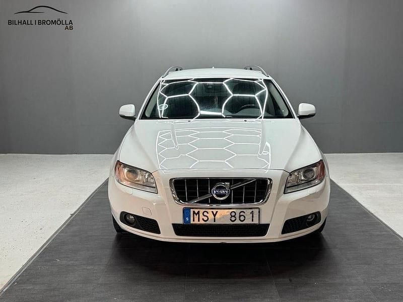 Vit Begagnad 2012 Volvo V70 Momentum Kombi | 49 900 kr (Bra pris) - Bild 1/4