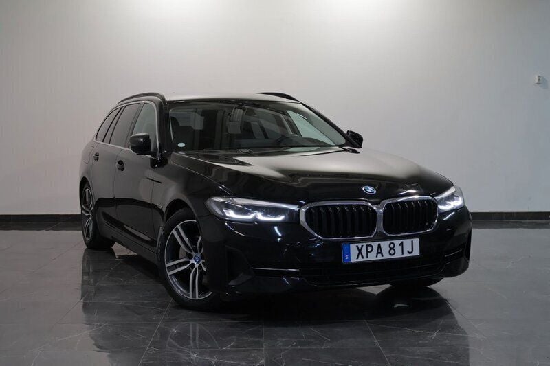 Begagnad 2022 BMW 530e Sport Line Kombi | 269 000 kr - Bild 1/4