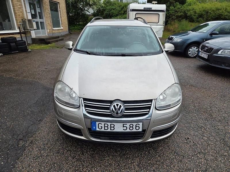 Brun Begagnad 2008 VW Golf VI Halvkombi | 24 900 kr (Bra pris) - Bild 1/4