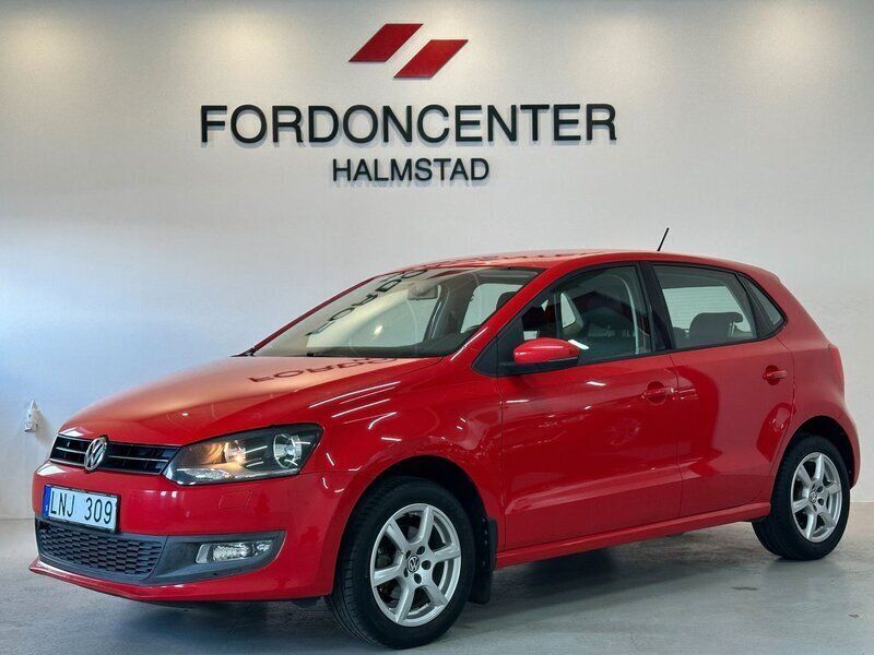 Röd Begagnad 2010 VW Polo Halvkombi | 89 000 kr (Marknadspris) - Bild 1/4