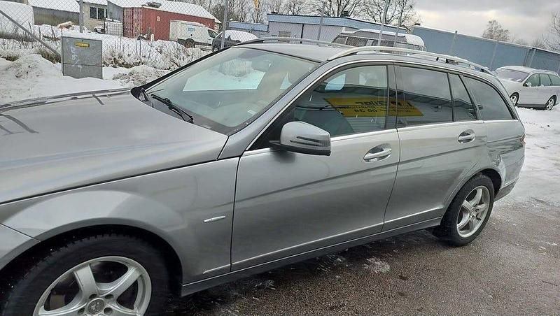 Begagnad Mercedes C180 Avantgarde 156 HK (114 kW) 2008 Grå Kombi