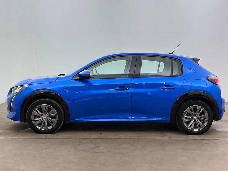 Begagnad Peugeot e-208 Allure 100 kW (136 HK) 2020 Blå Halvkombi