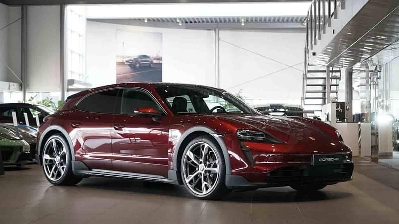 Röd Begagnad 2022 Porsche Taycan Cross Turismo Kombi | 629 000 kr (Superpris) - Bild 1/1