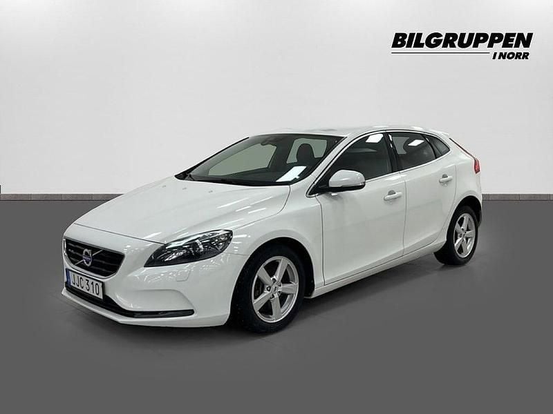 Vit Begagnad 2016 Volvo V40 Momentum Halvkombi | 179 900 kr (Marknadspris) - Bild 1/4