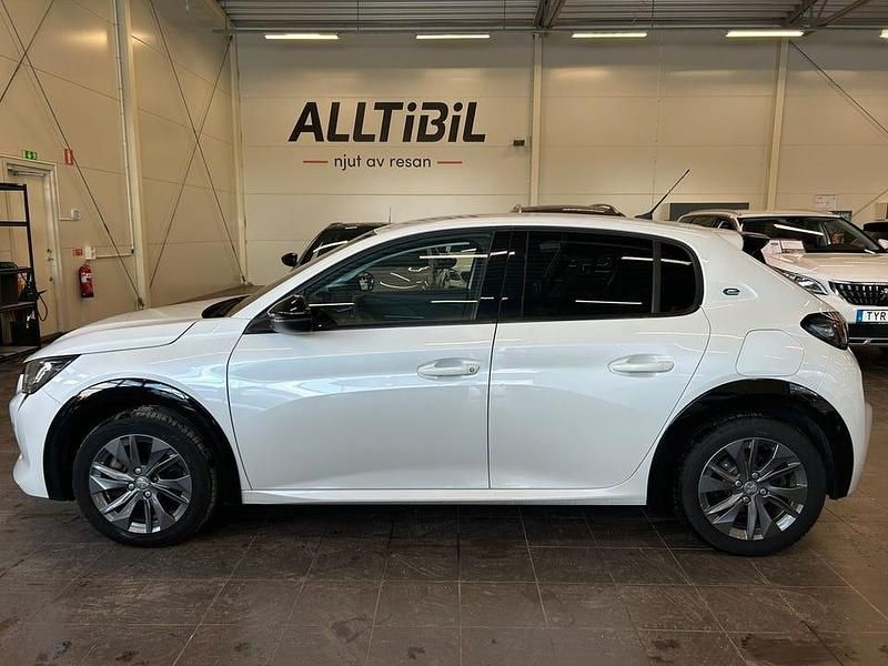 Begagnad Peugeot e-208 Allure 100 kW (136 HK) 2022 Vit Halvkombi