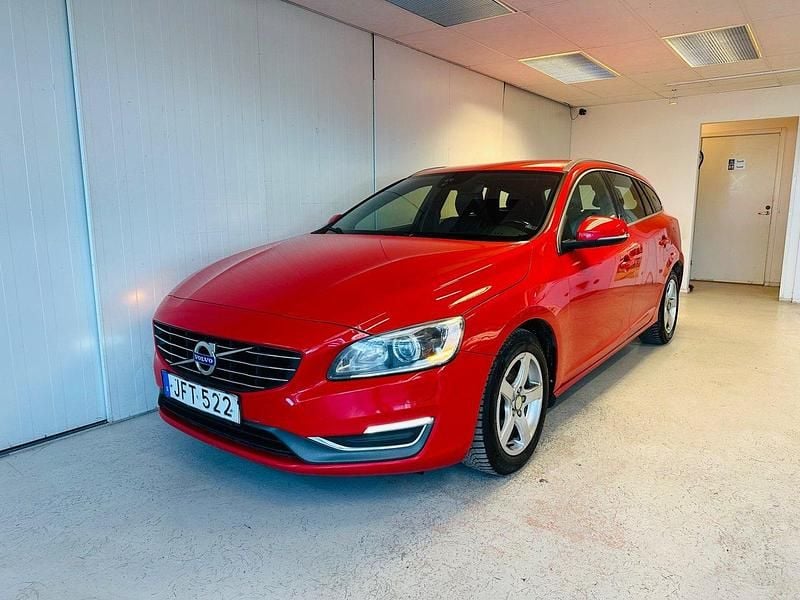 Röd Begagnad 2014 Volvo V60 Summum Kombi | 84 900 kr (Marknadspris) - Bild 1/4