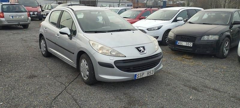 Begagnad Peugeot 207 89 HK (65 kW) 2007 Ljusgrå (grå) Halvkombi