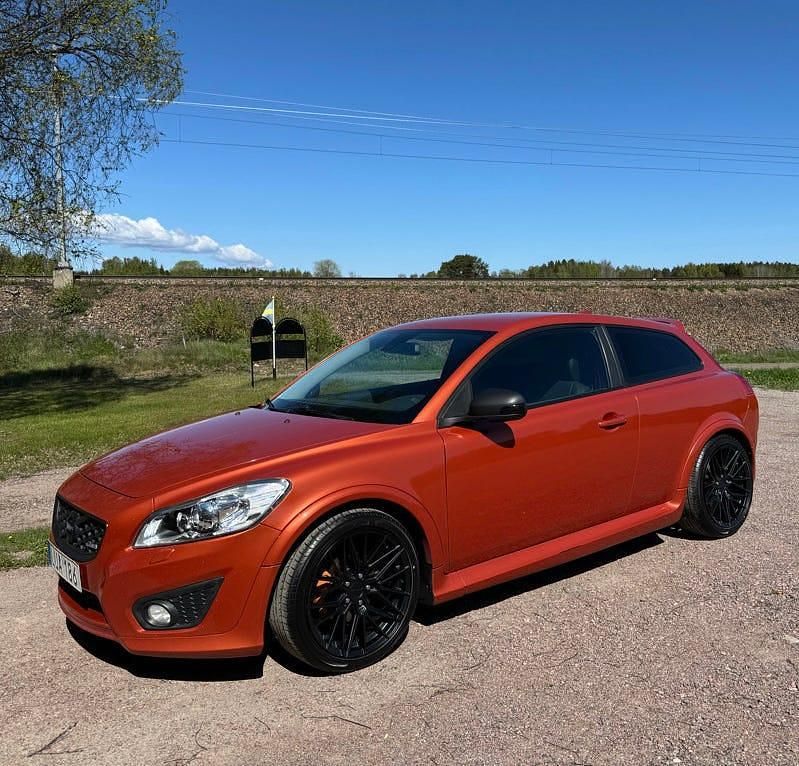Begagnad 2012 Volvo C30 R-Design Halvkombi | 45 000 kr (Marknadspris) - Bild 1/4